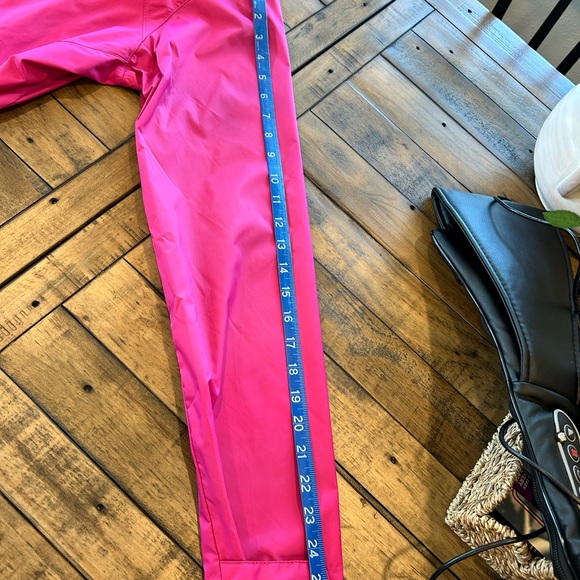 Columbia Women’s Switchback III Waterproof Rain Jacket - Picture 10 of 12